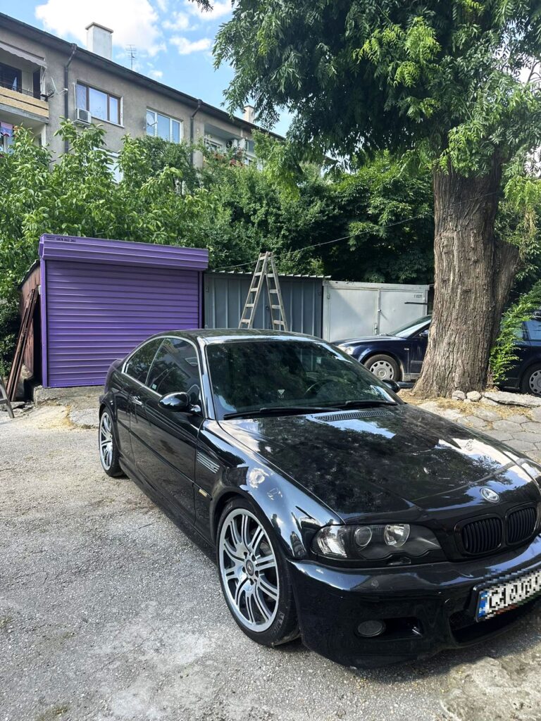 Кой иска да има лилава врата за своя гараж?